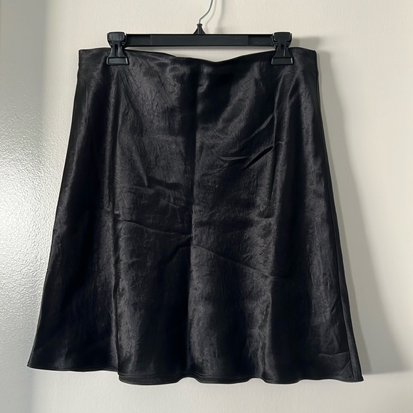 Aritzia Babaton black satin midi skirt size 14/L/XL NWT - Picture 2 of 9